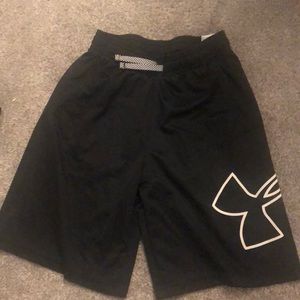 Boys medium under armour shorts